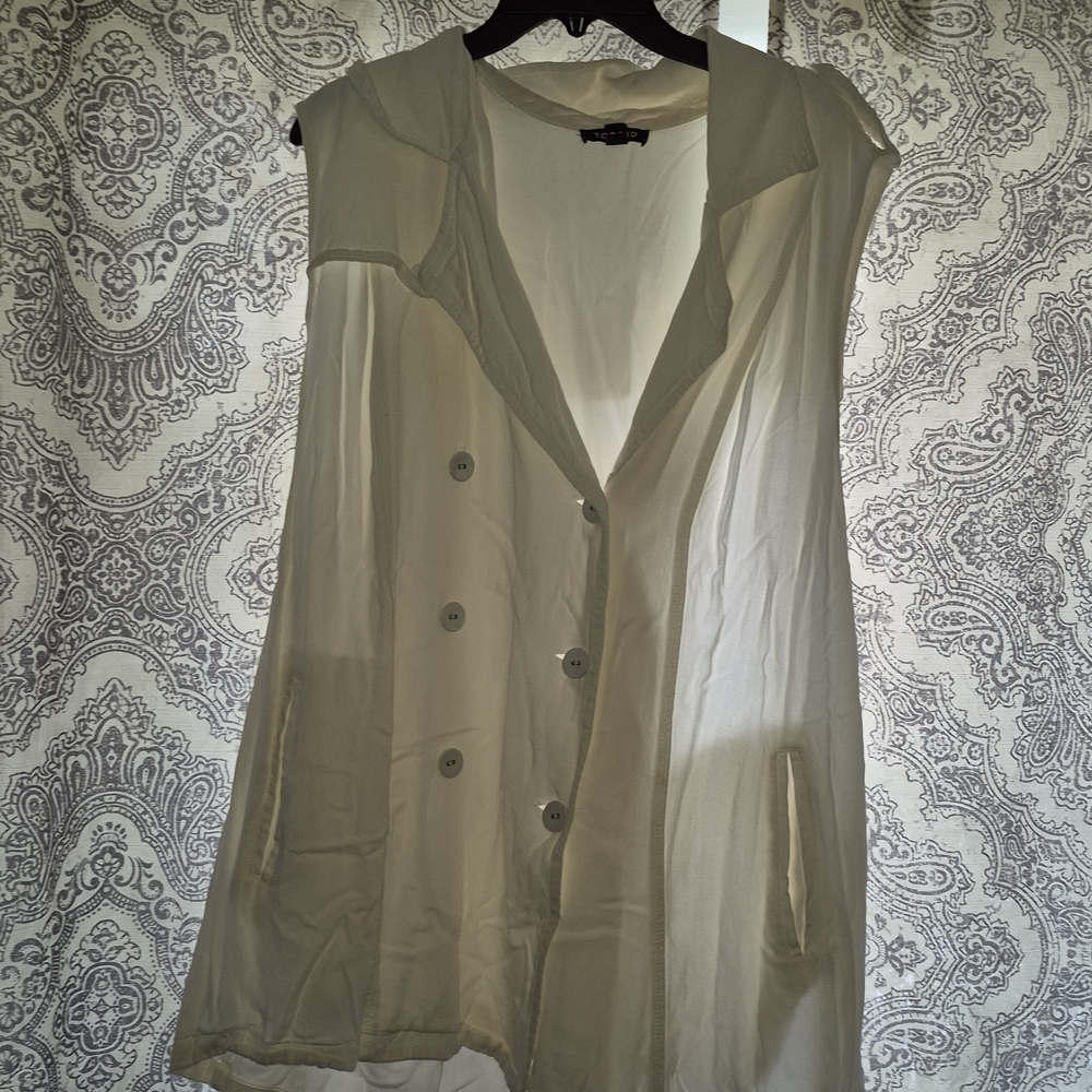 Elegant White Sleeveless Vest